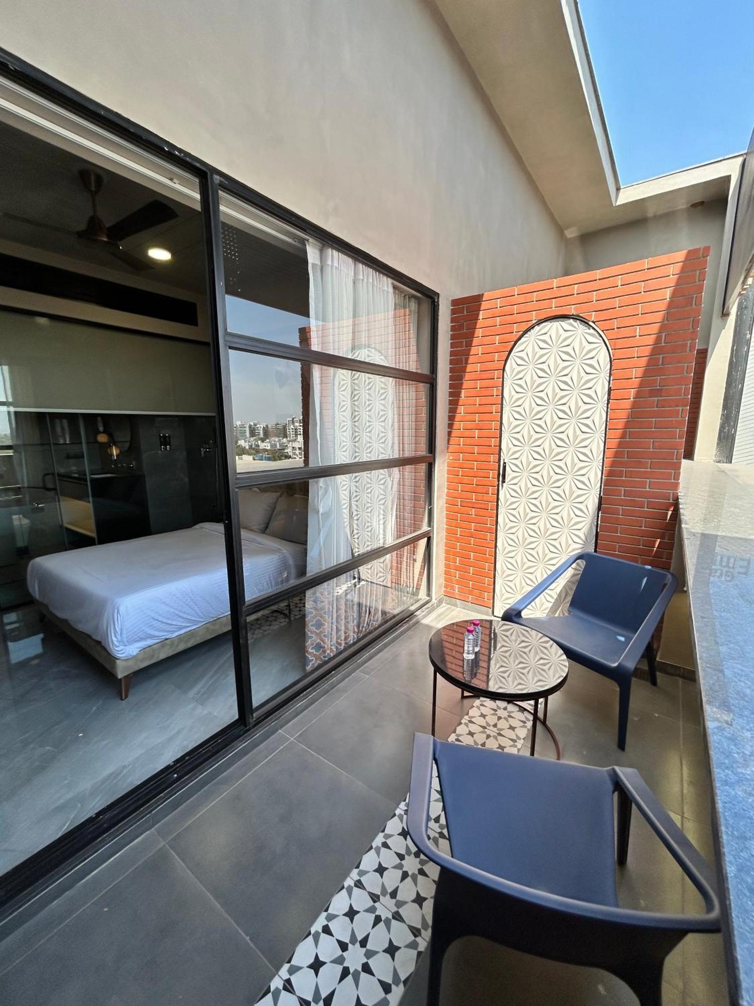 Apricot Motera 3*