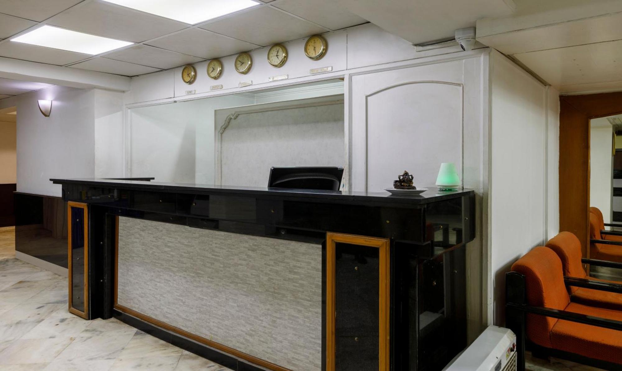 Hotel Oyo 2308 Crown