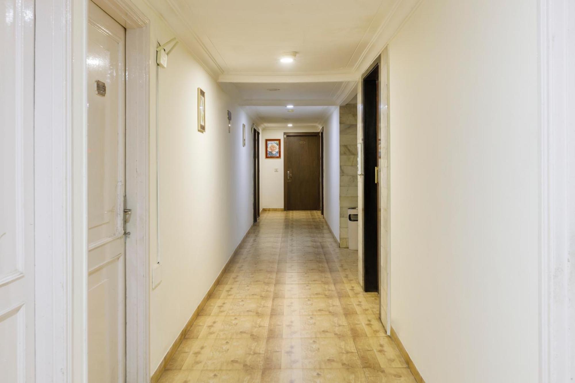 Oyo 2308 Crown Hotel