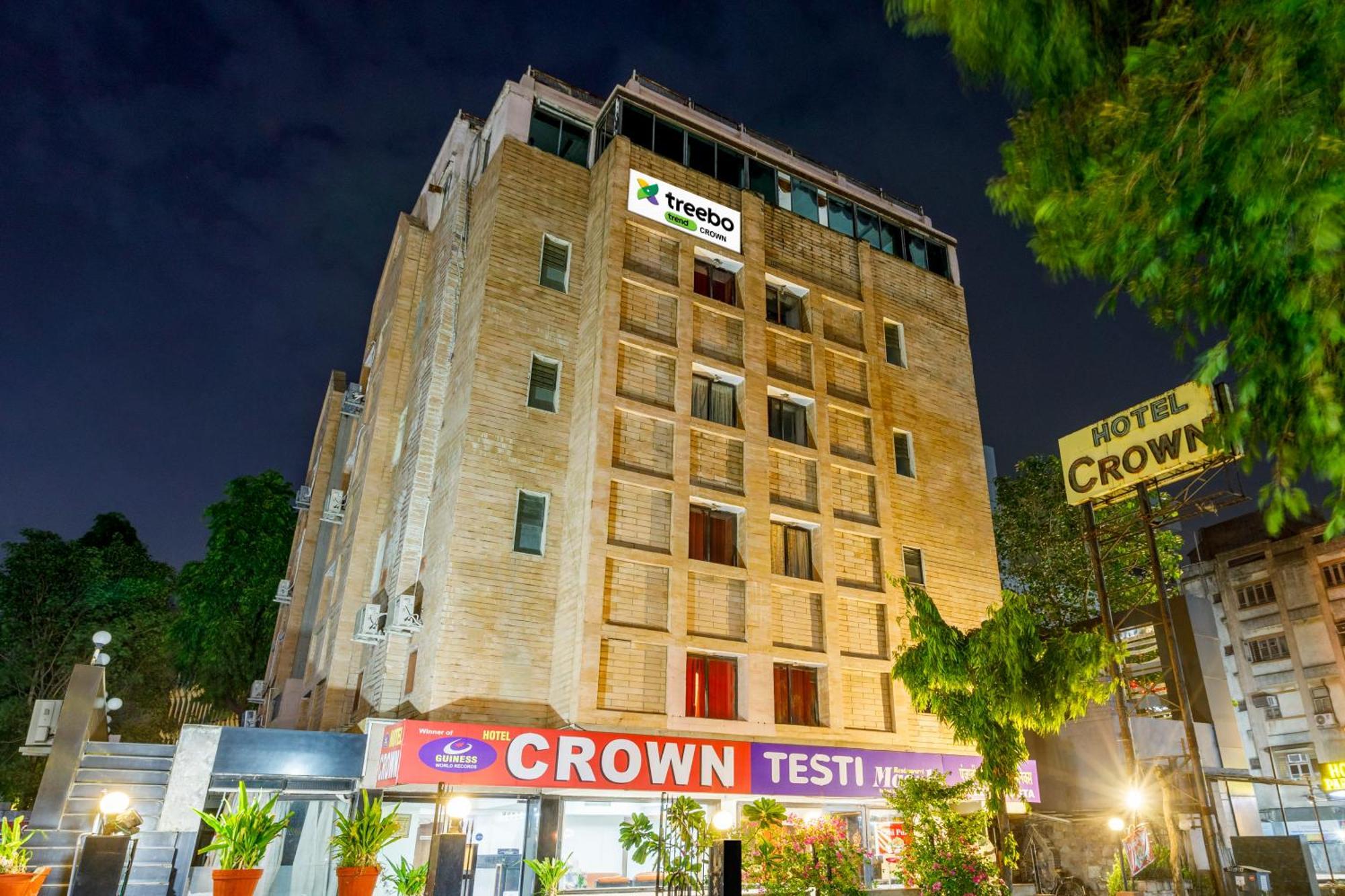 Oyo 2308 Crown Hotel 3*