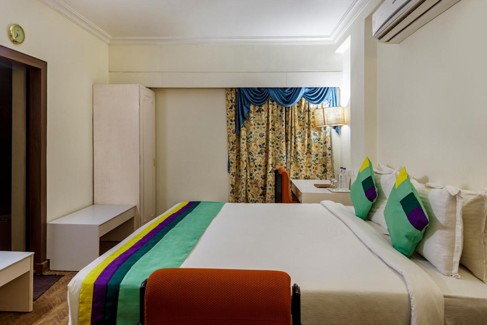 Hotel Oyo 2308 Crown Ahmedabad