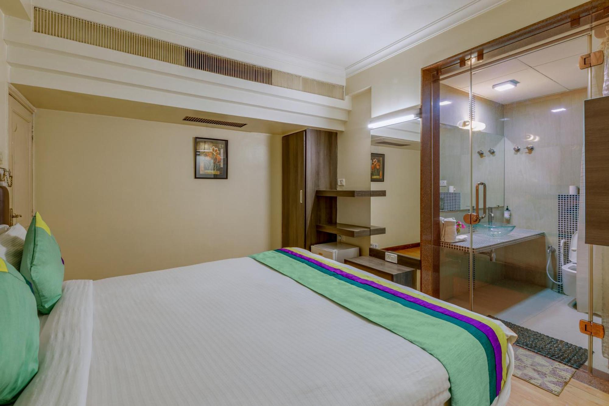 Oyo 2308 Crown Hotel