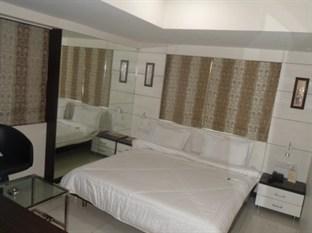Fabhotel Metro Park Hotel