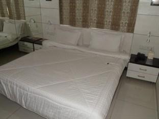 Hotel Fabhotel Metro Park 3*