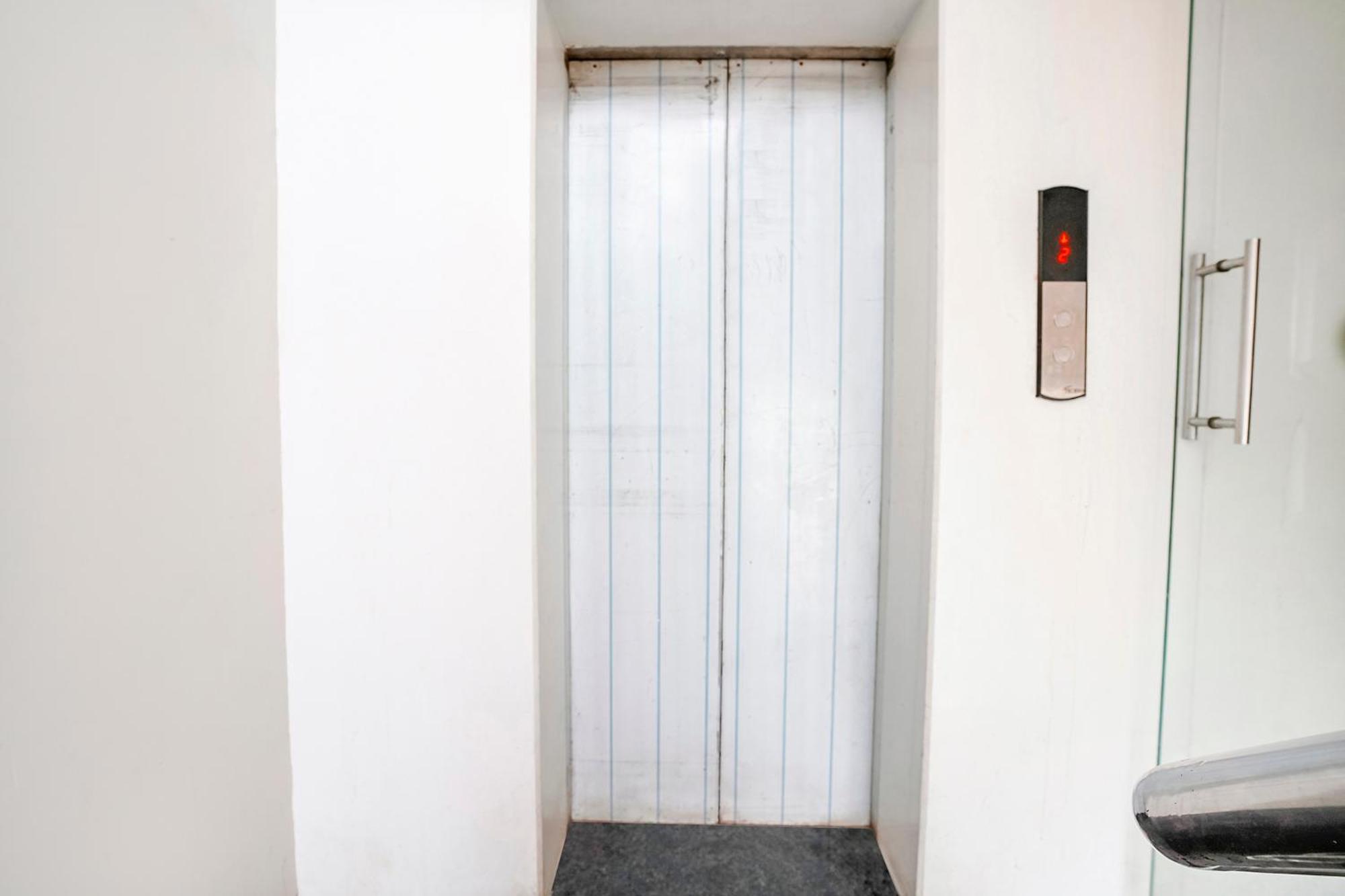 Hotel Fabhotel Kyra - Near Airport Road