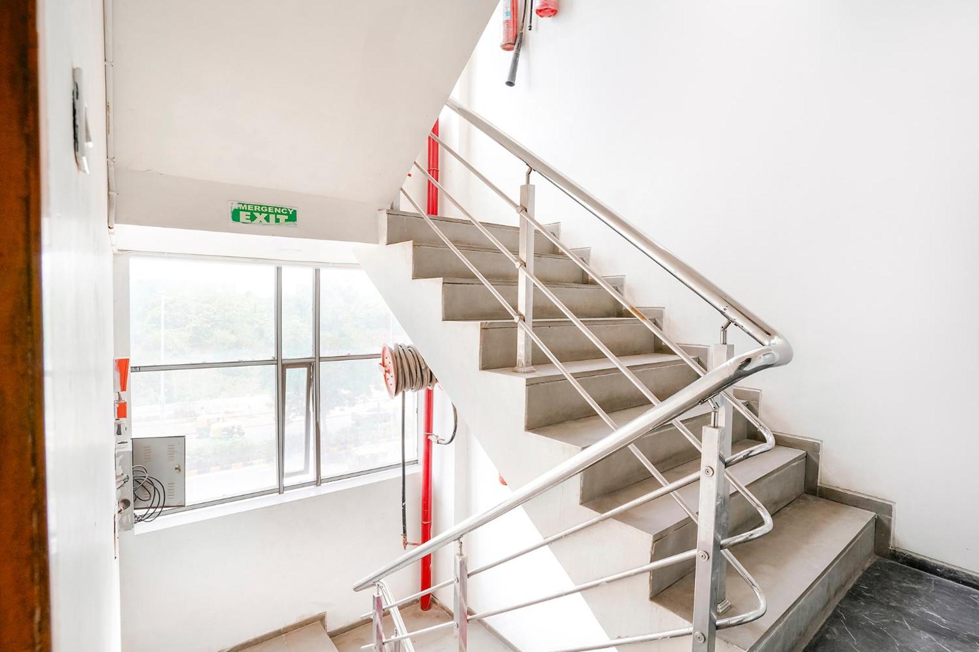 Fabhotel Kyra - Near Airport Road