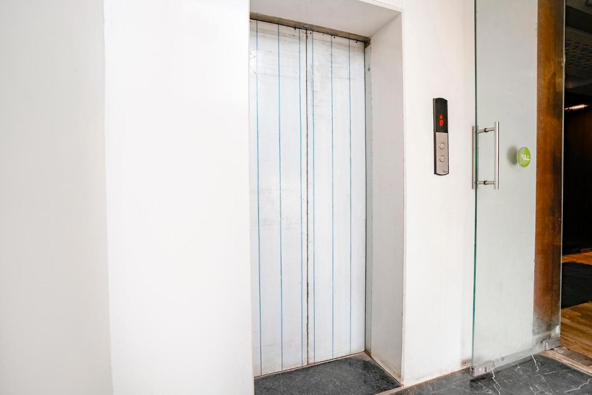 Fabhotel Kyra - Near Airport Road Hotel 4*