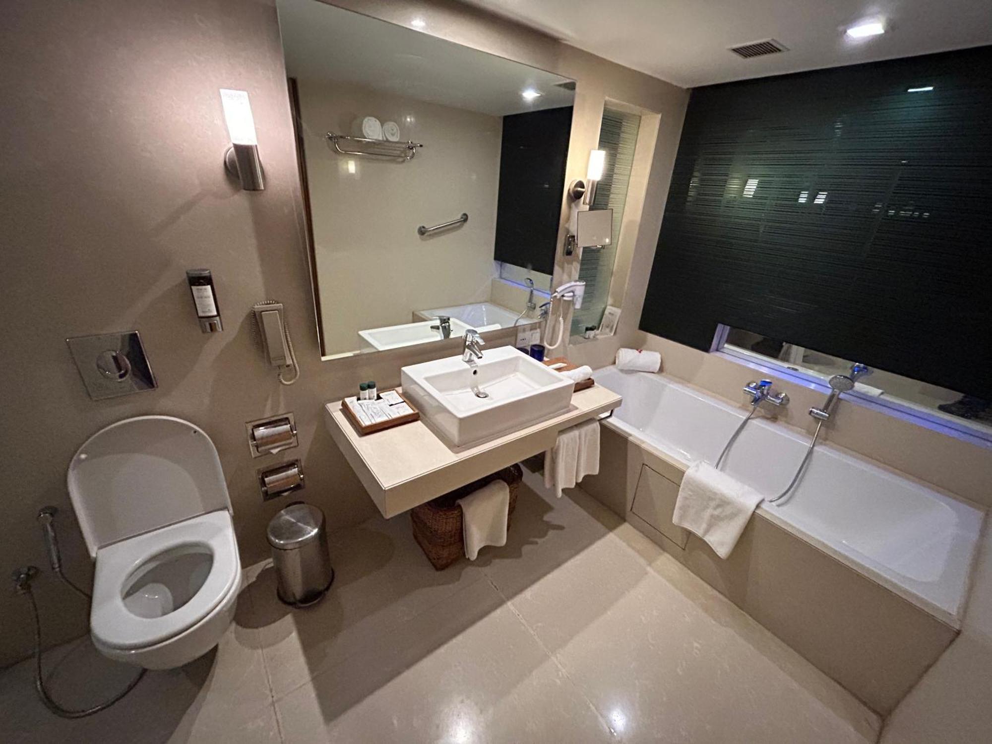 Hotel Fortune Select Sg Highway, - Member Itc Hotels' Group 5*