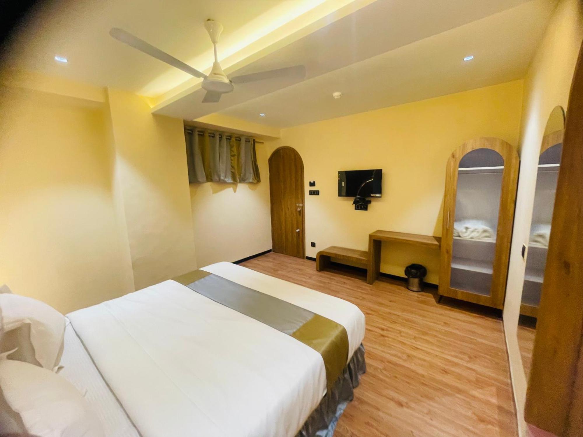 Nova Bopal Hotel 3*