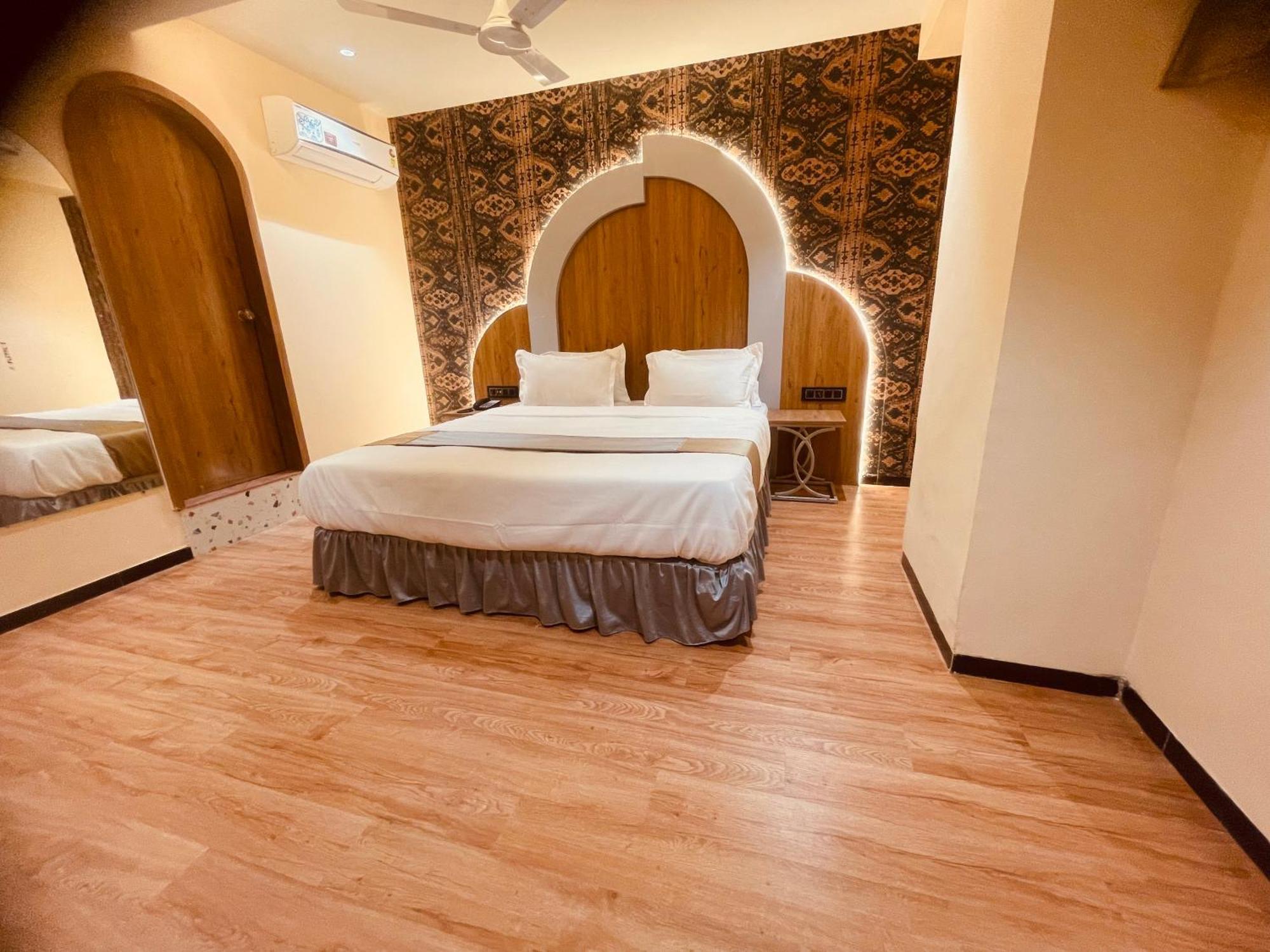 Hotel Nova Bopal 3*