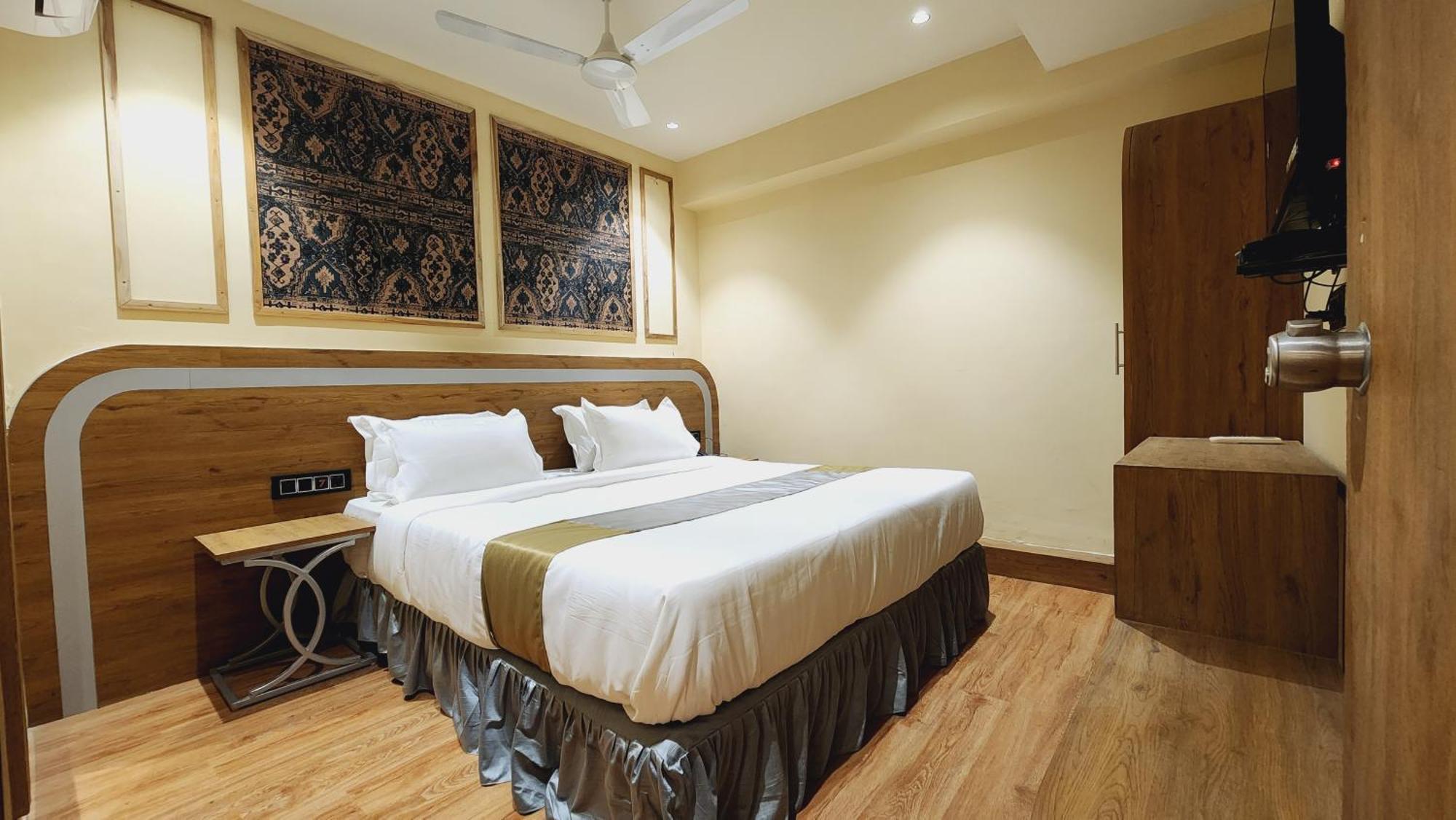 Hotel Nova Bopal 3*