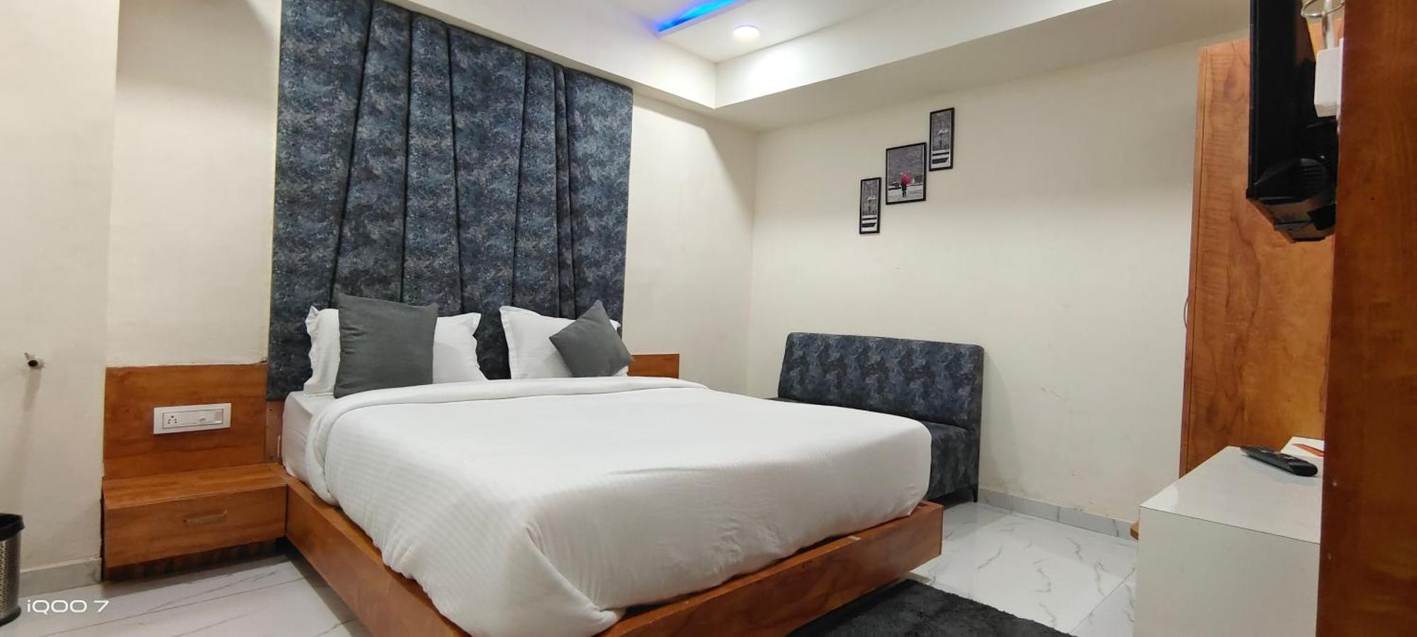 New Kunj Hotel 3*