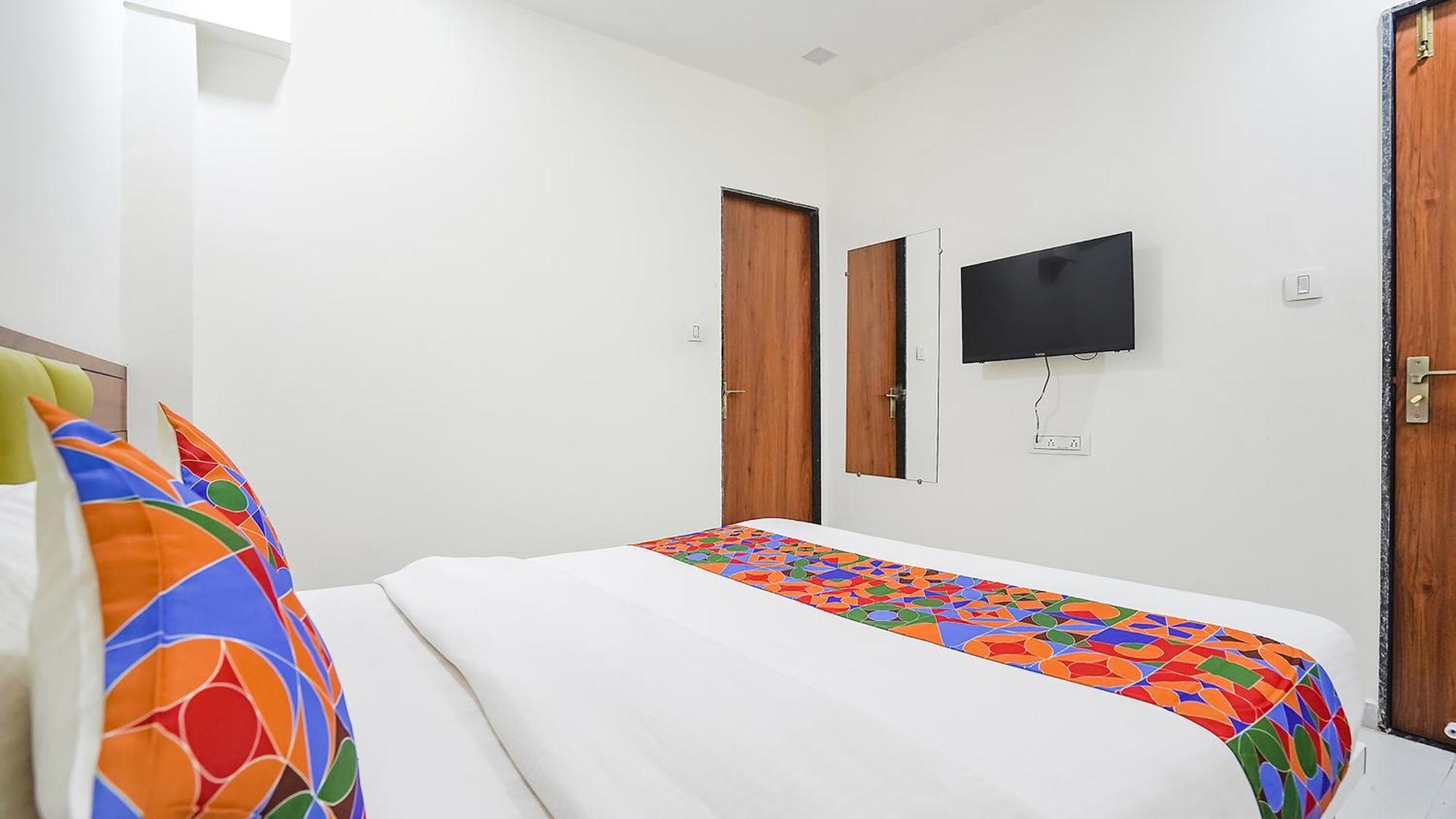 Hotel Fabhotel Vishala In