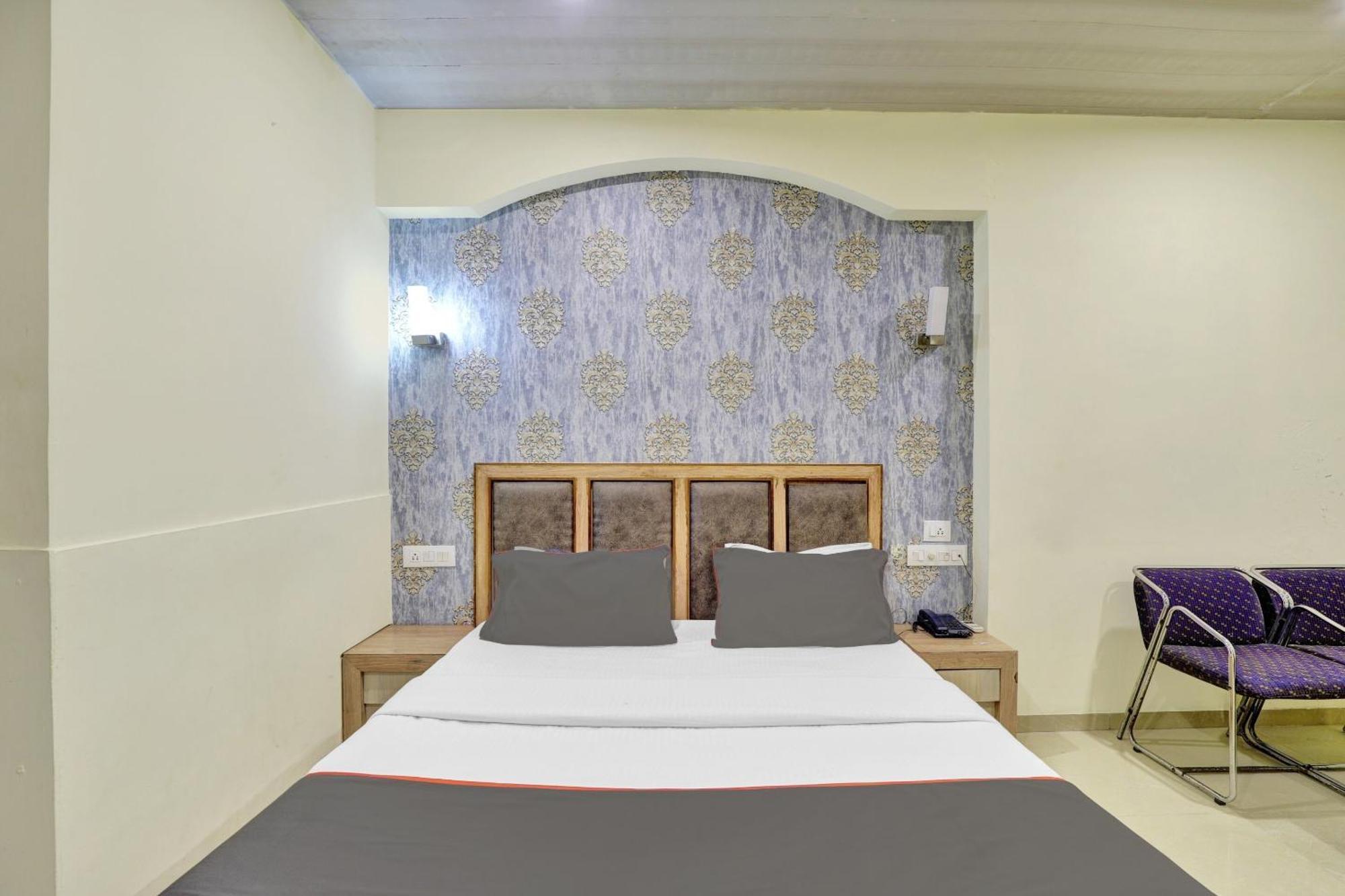 Collection O 82926 Royal Plaza Hotel Ahmedabad