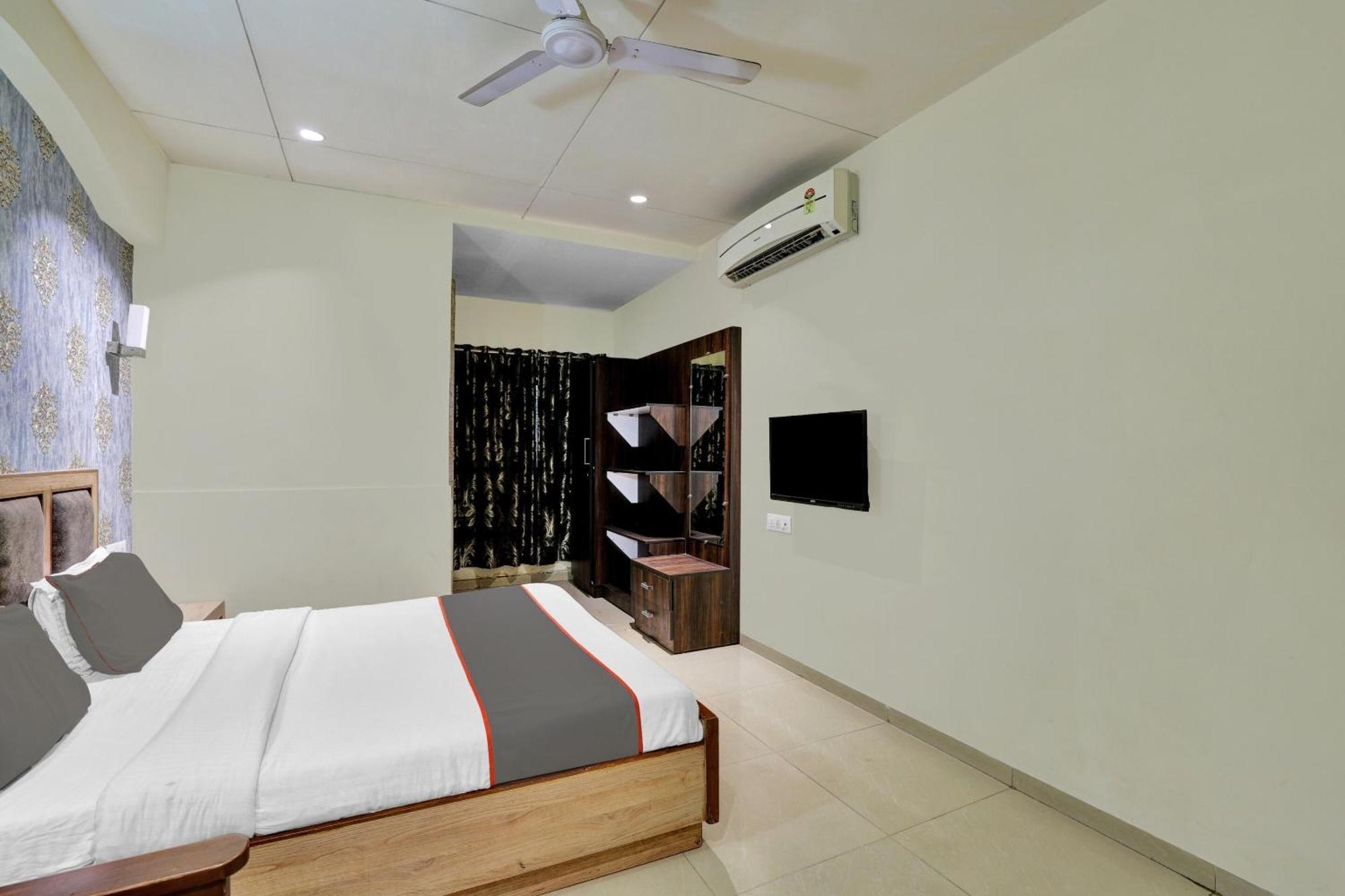 Collection O 82926 Royal Plaza Hotel Ahmedabad