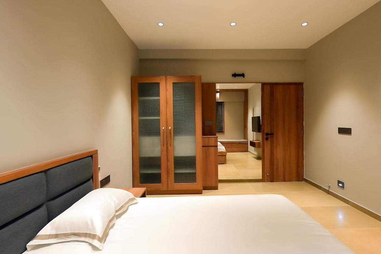 In Thol- Expert Hospitality