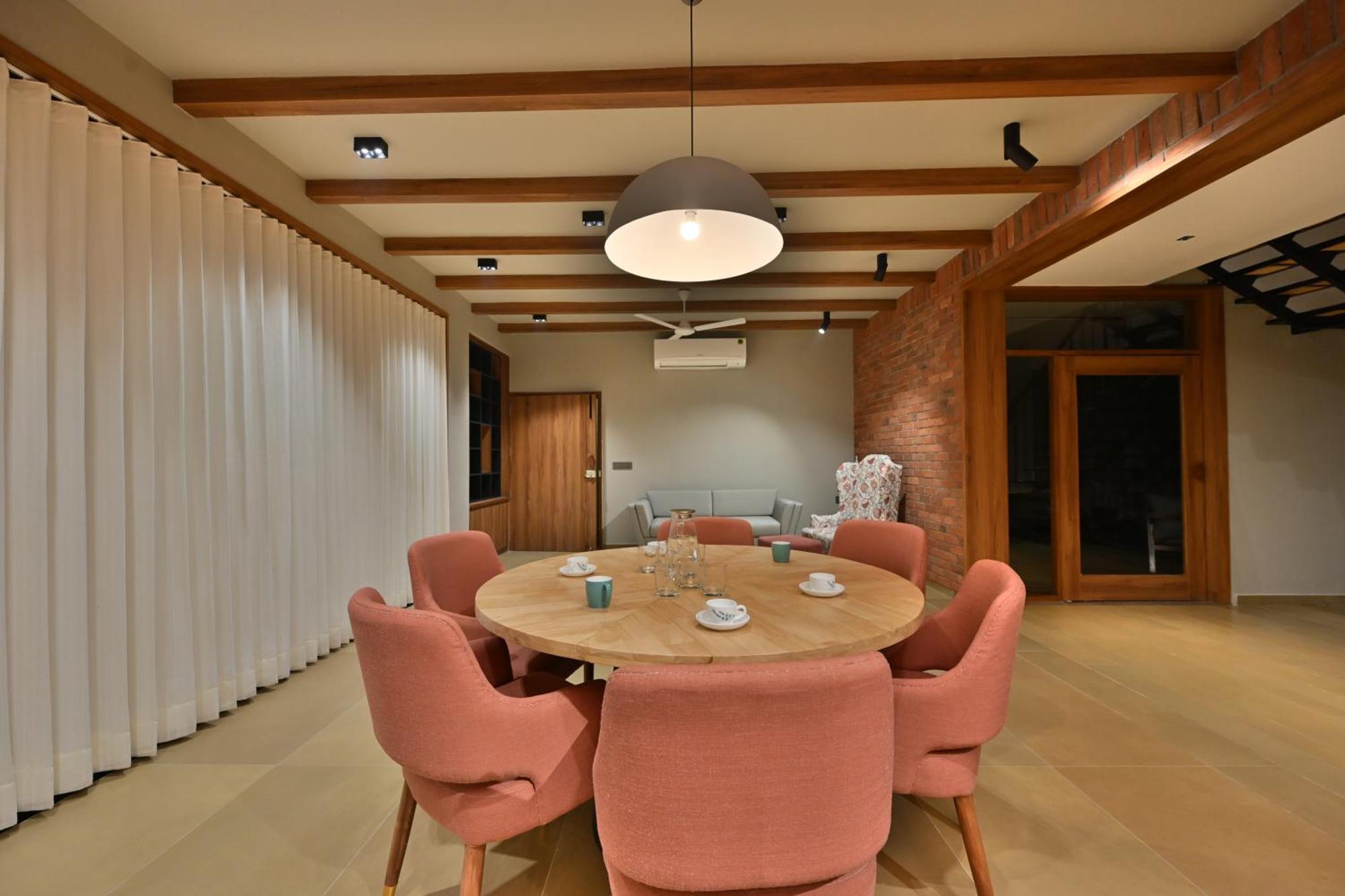 In Thol- Expert Hospitality * Ahmedabad