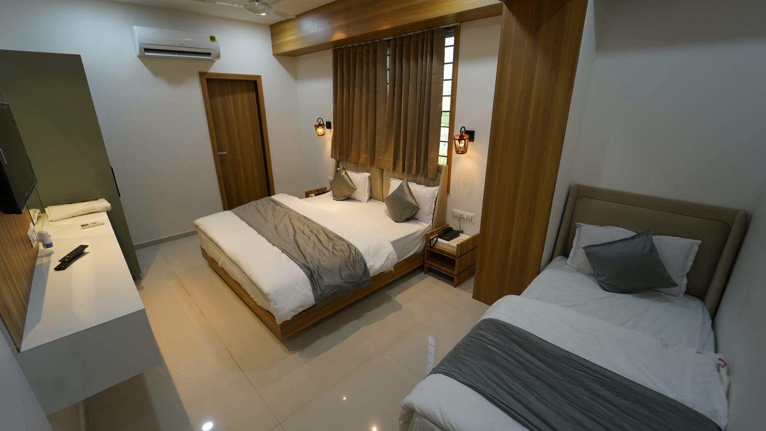 Hotel The Grand Crystal 3*