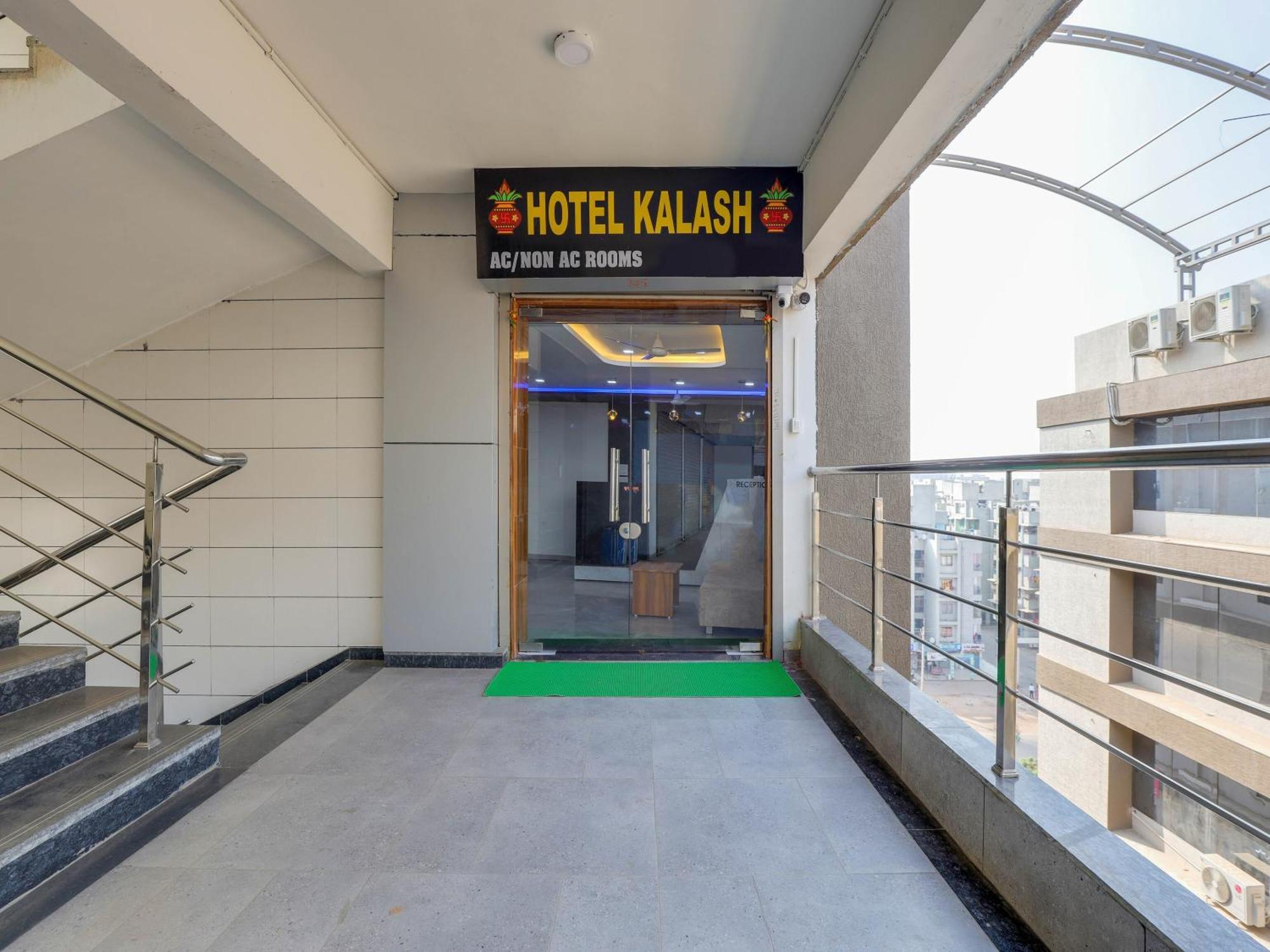 Oyo Kalash Hotel Ahmedabad