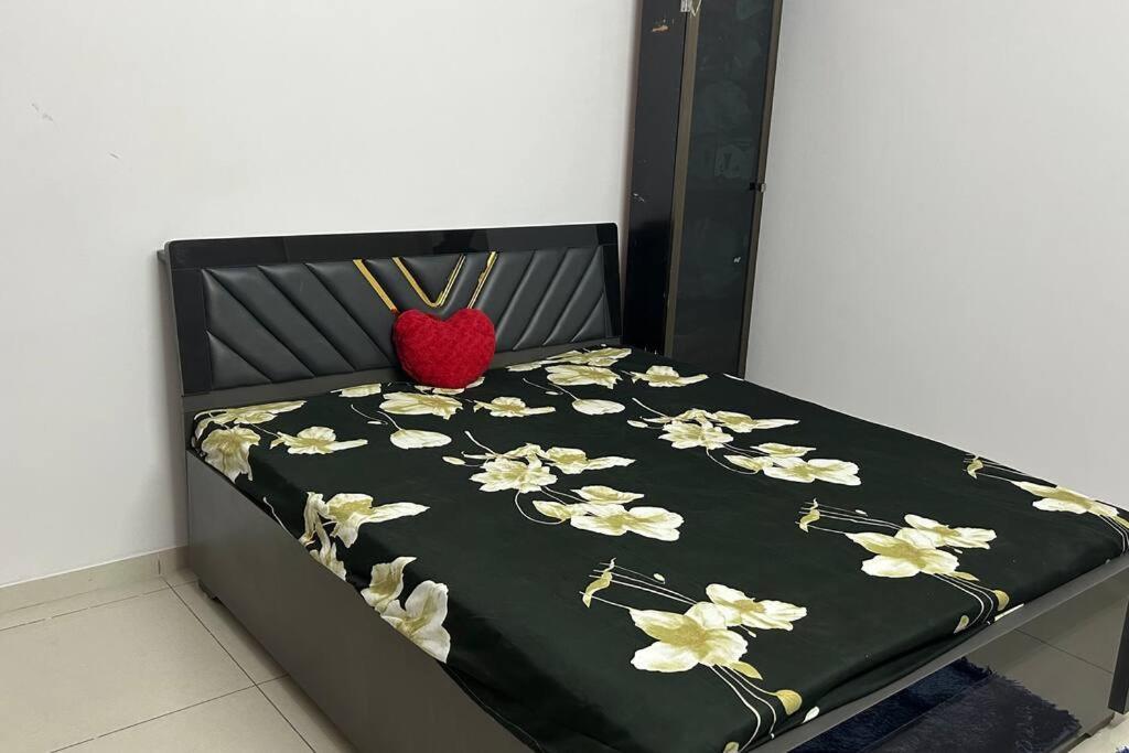 Apartment Saral Sky Near Agora Mall Ahmedabad