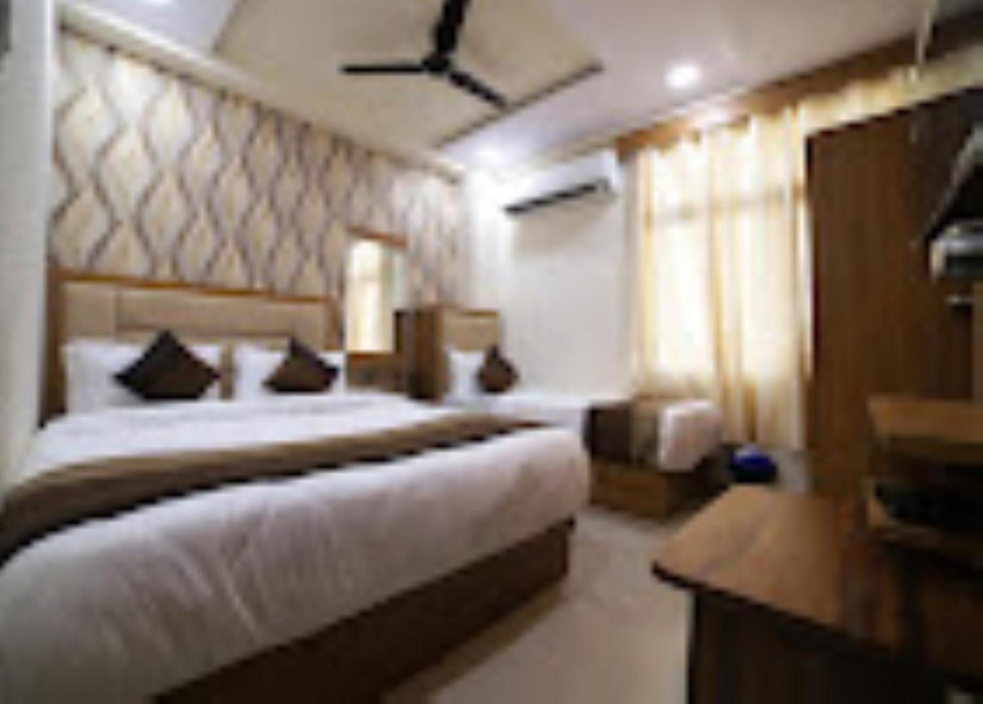 Hotel Surya 2*