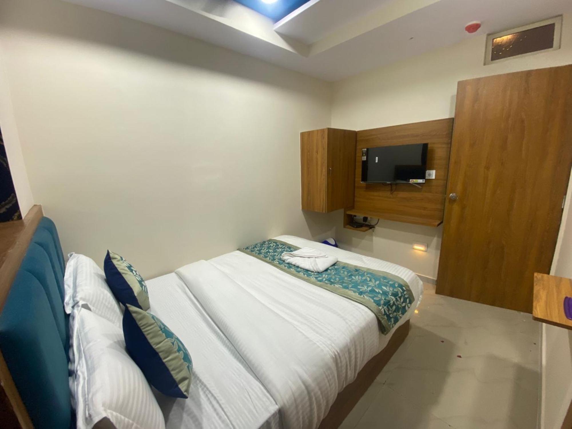 Hotel Surya 2*