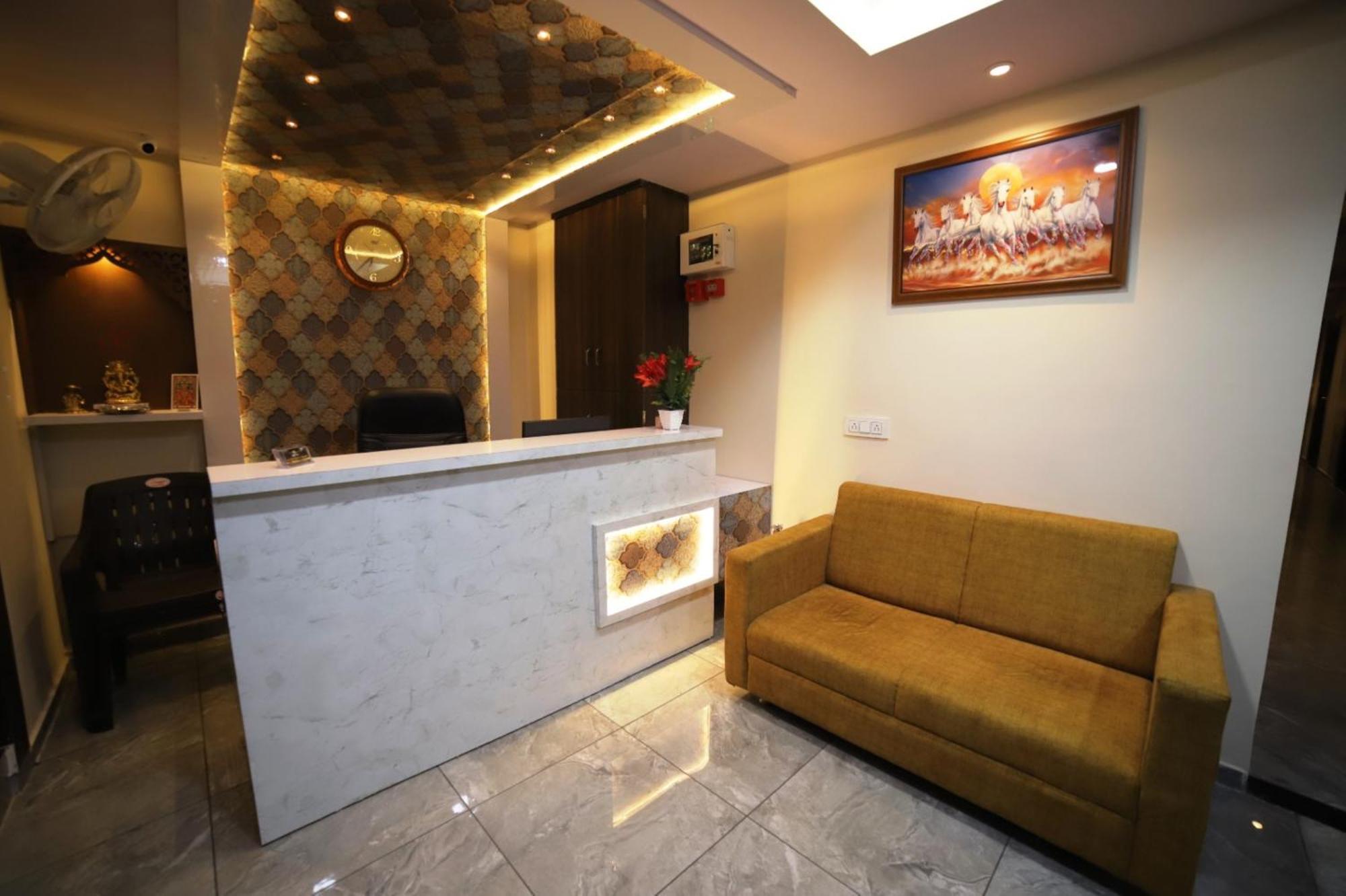 Surya Hotel 2*