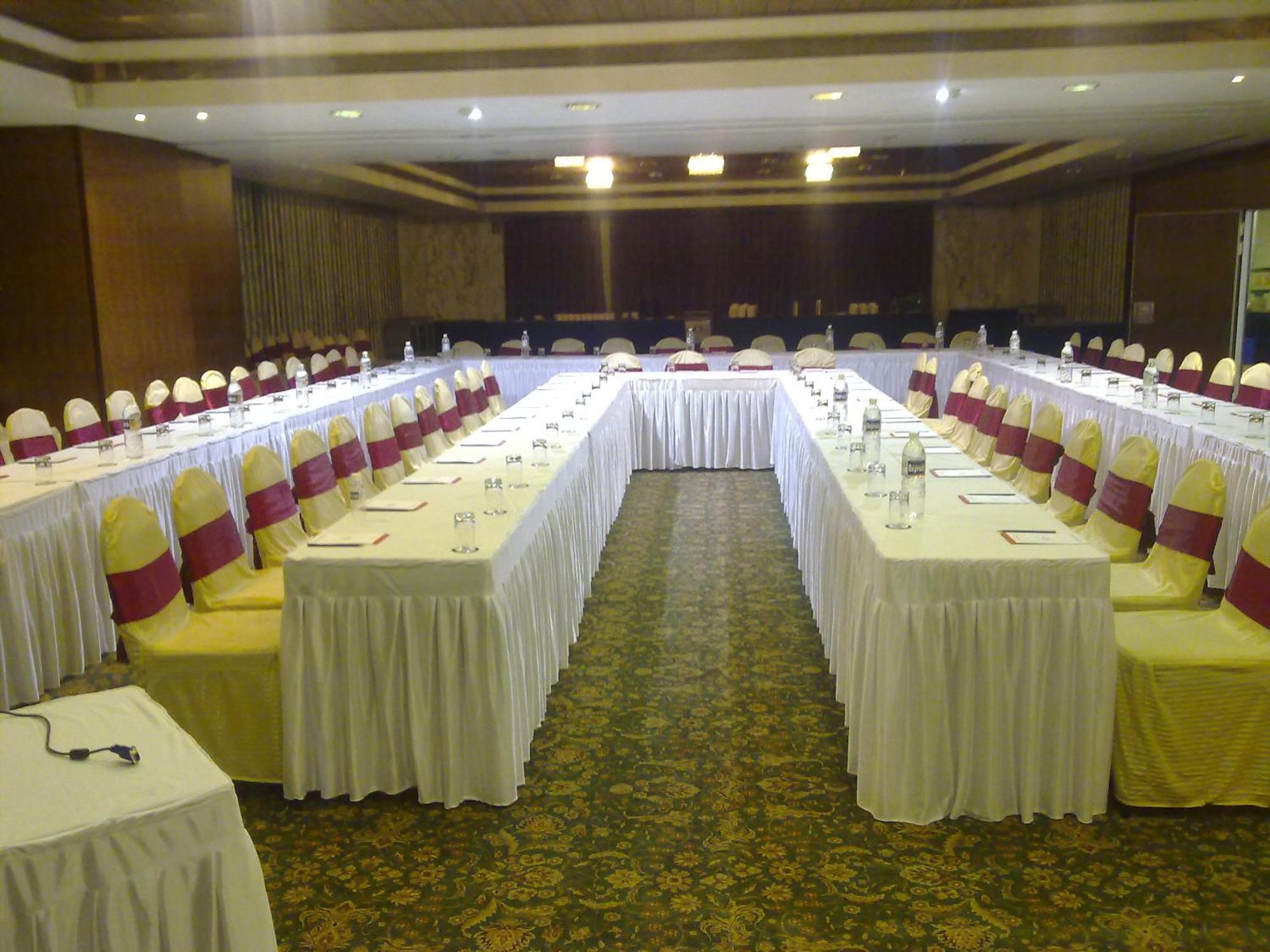 The Fern Residency, Subhash Bridge, 4*