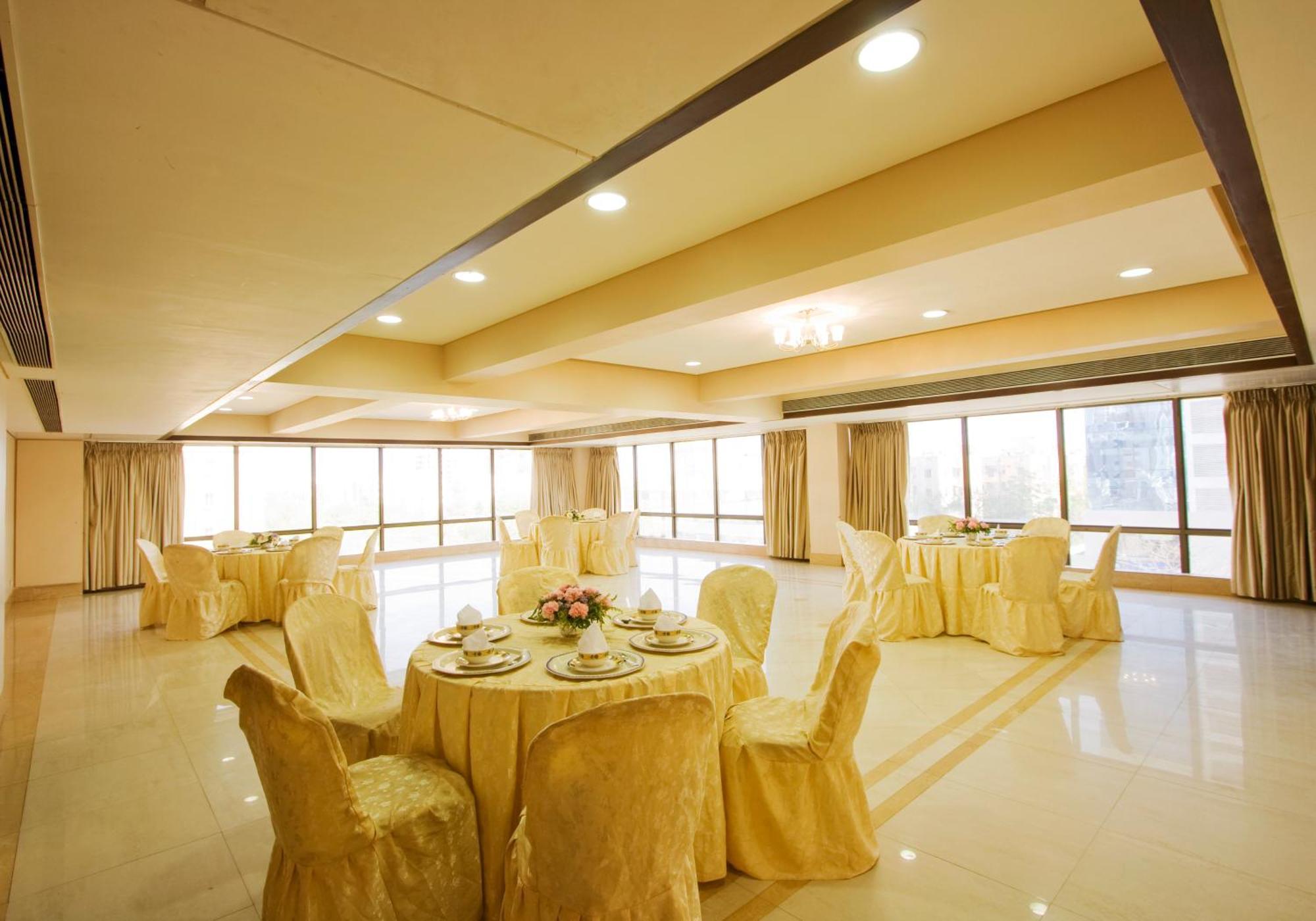 Platinum Residency Hotel 3*
