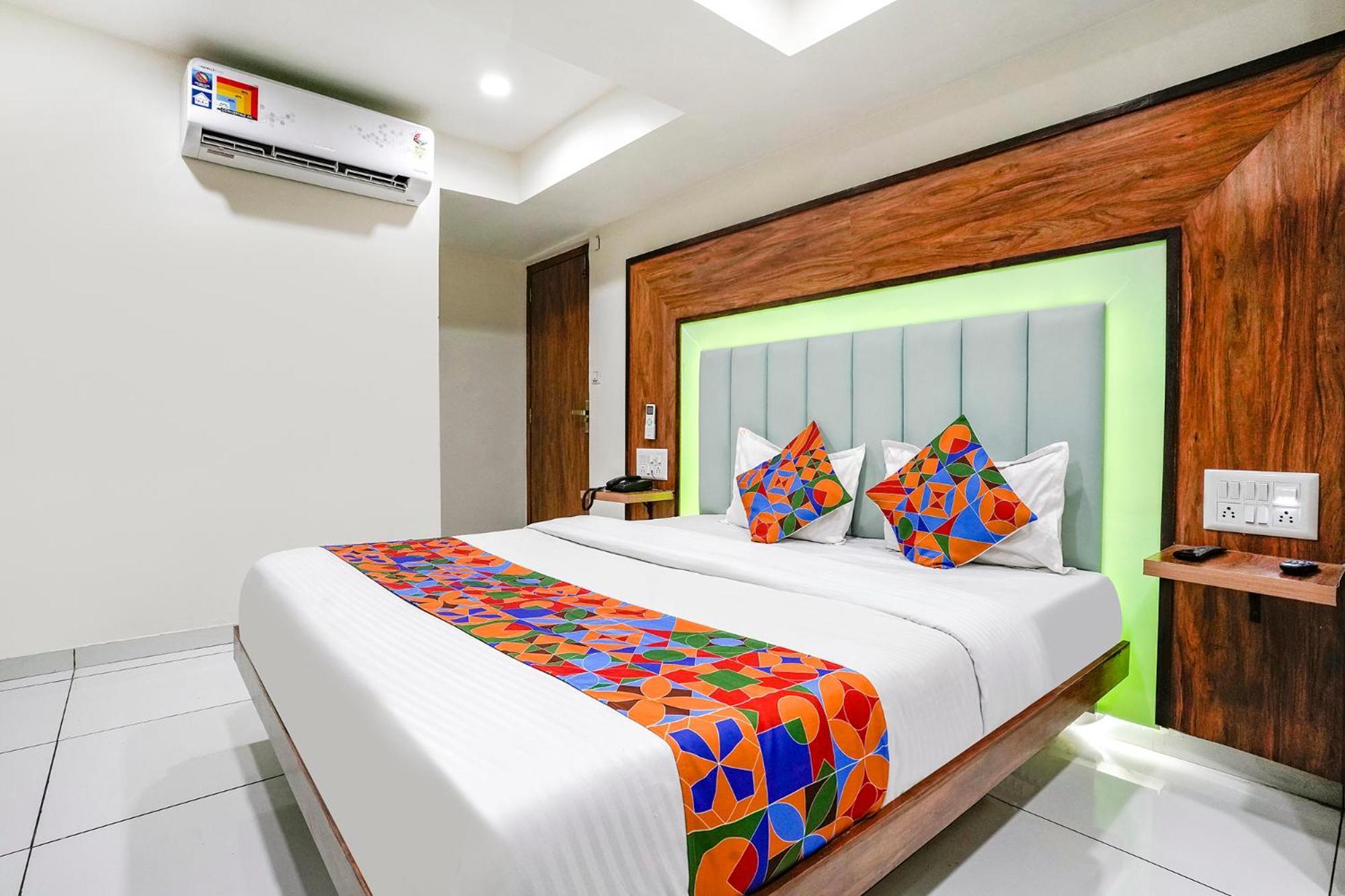 Hotel Fabexpress Royal Bird