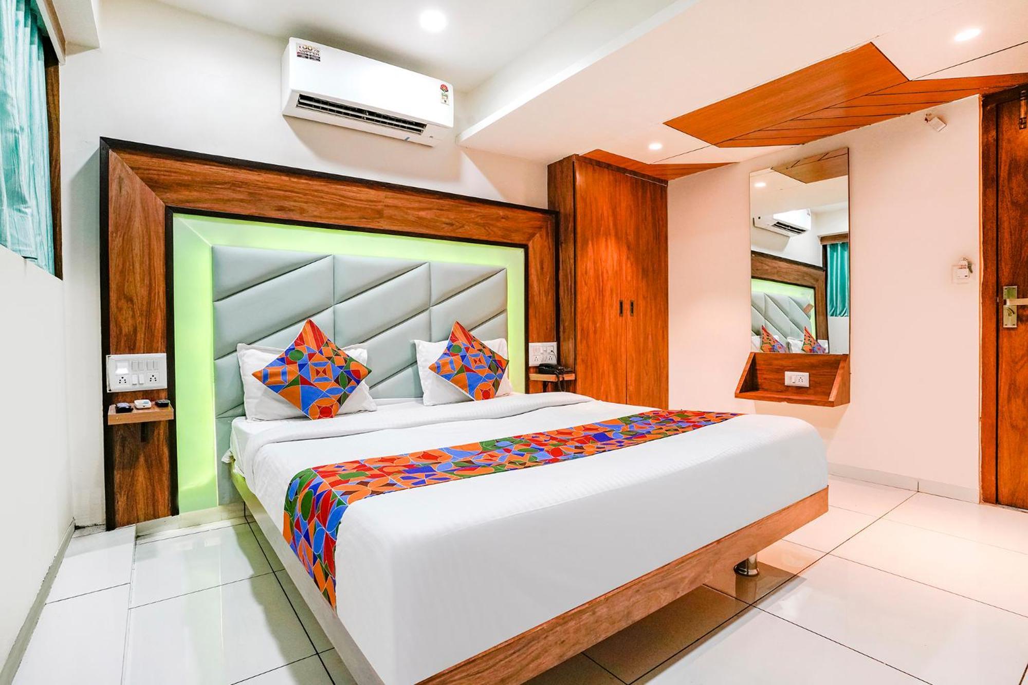Hotel Fabexpress Royal Bird 3*