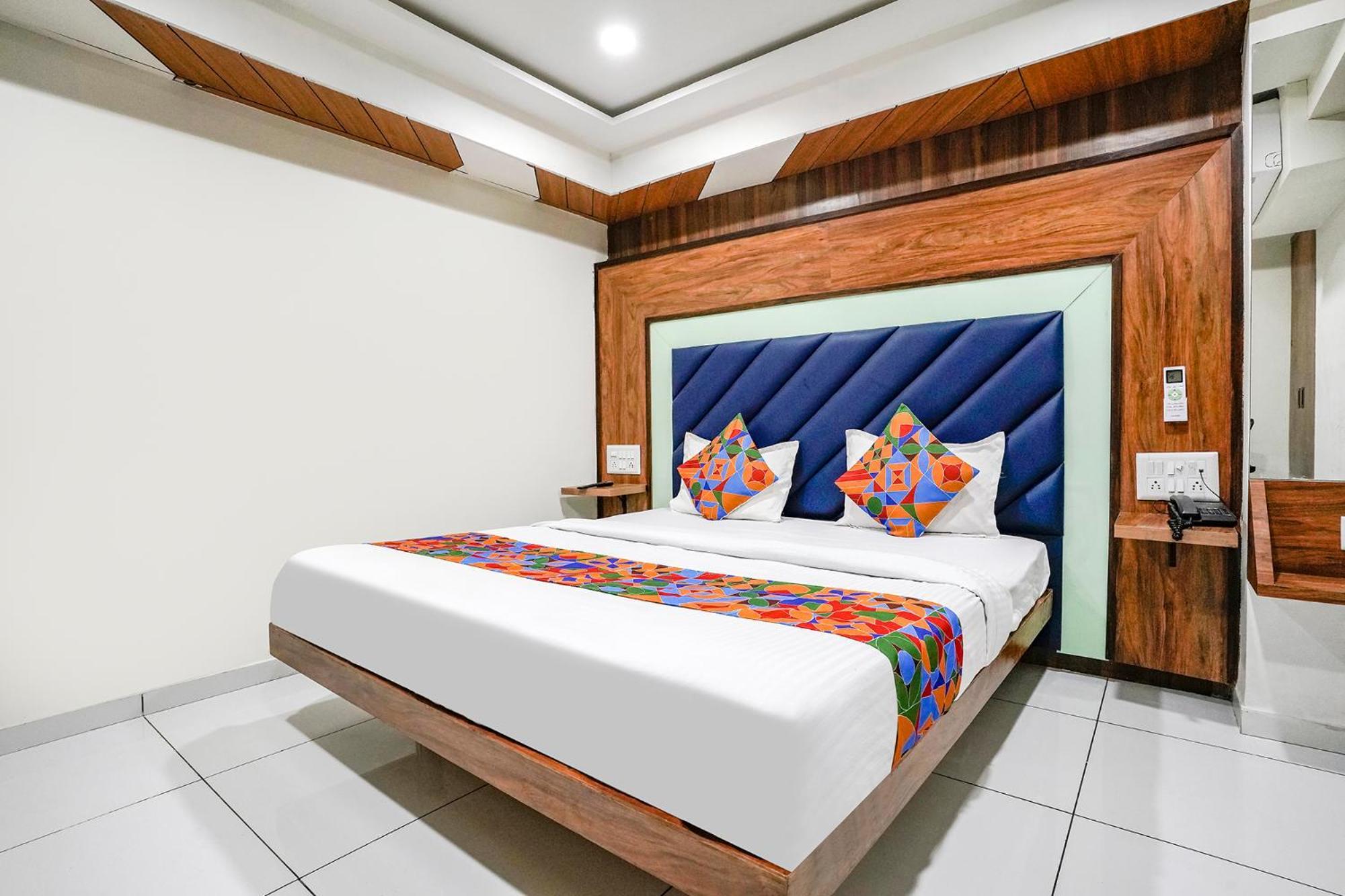 Hotel Fabexpress Royal Bird 3*