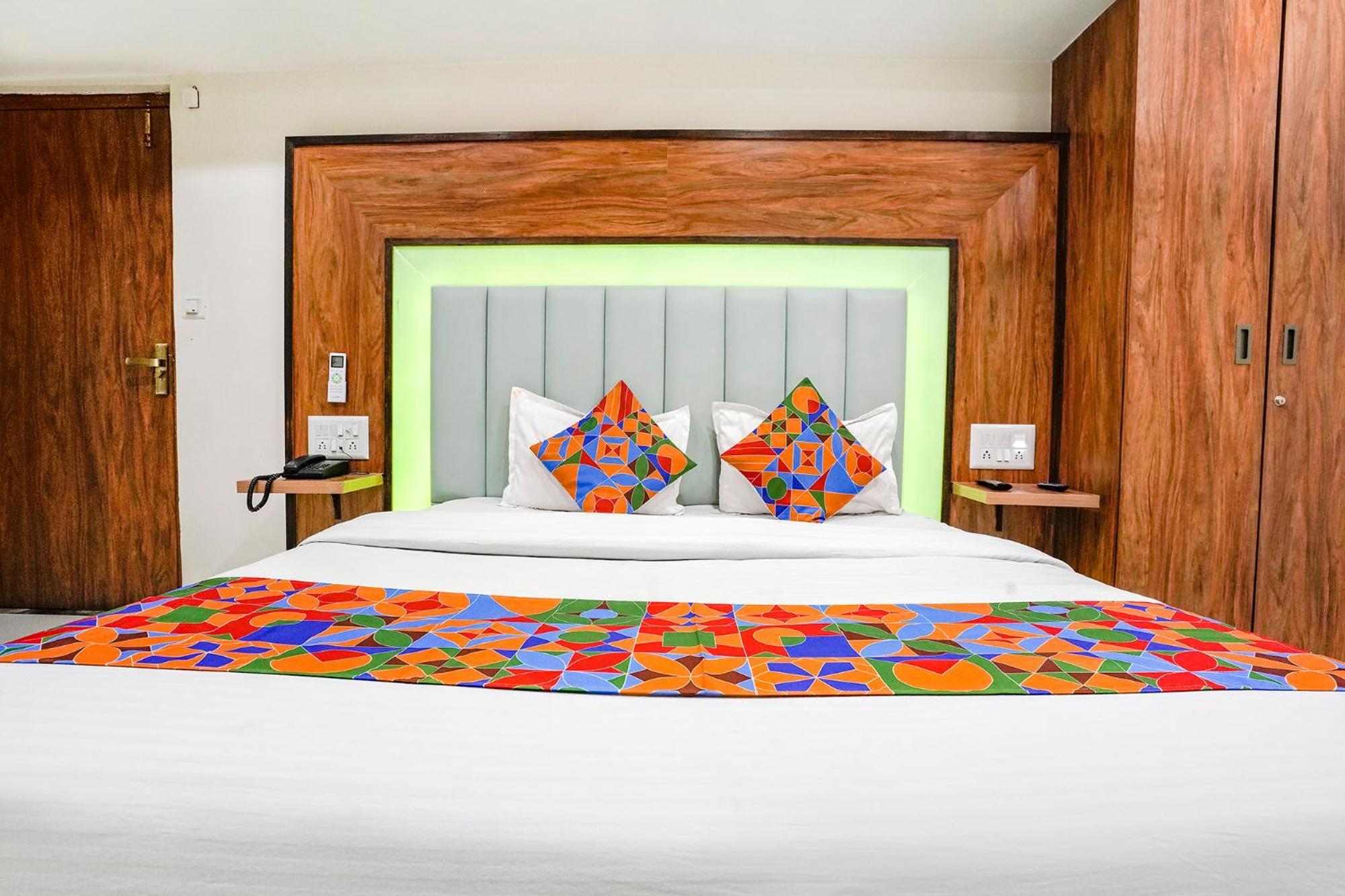 Hotel Fabexpress Royal Bird 3*