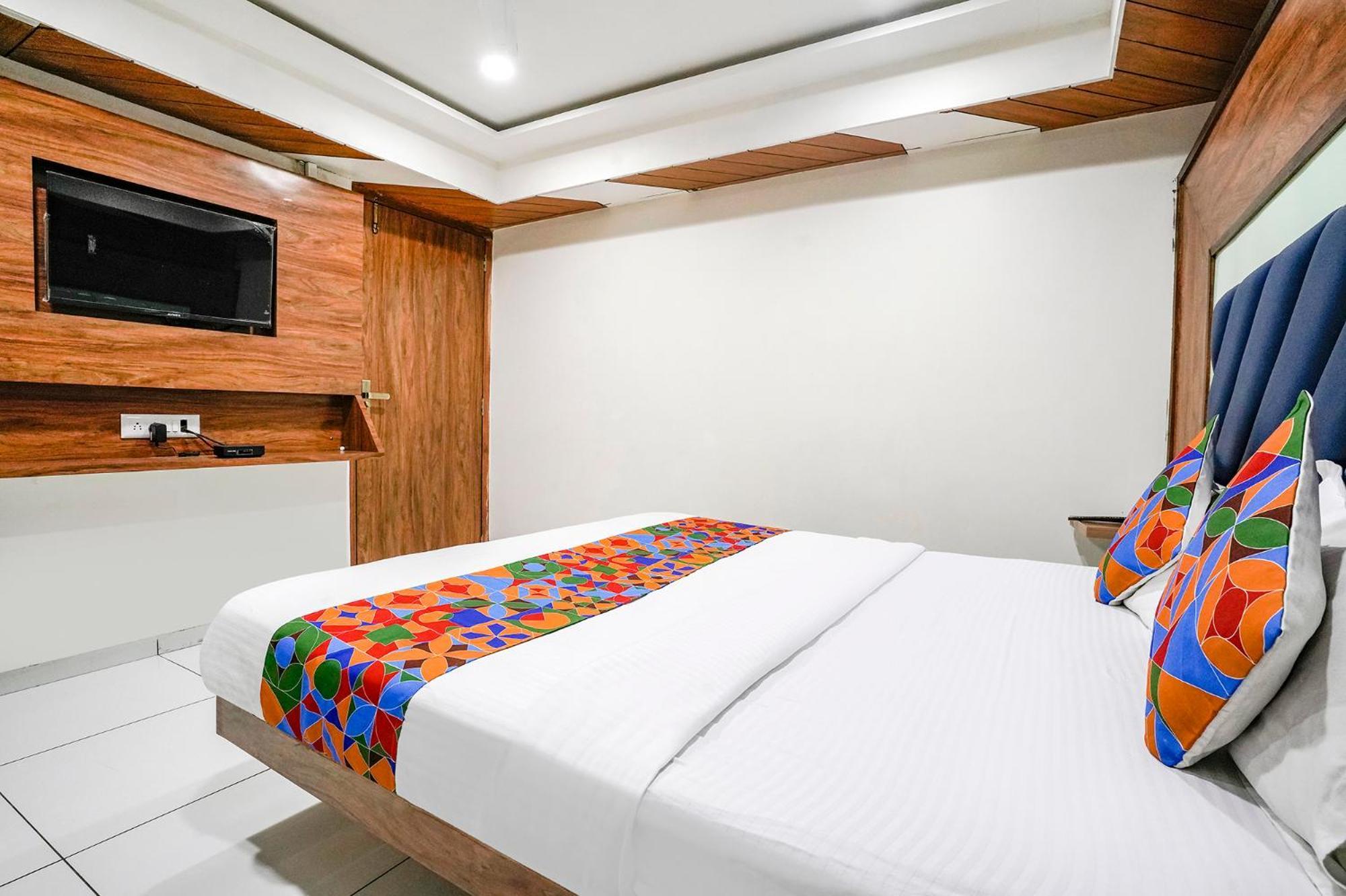 Hotel Fabexpress Royal Bird