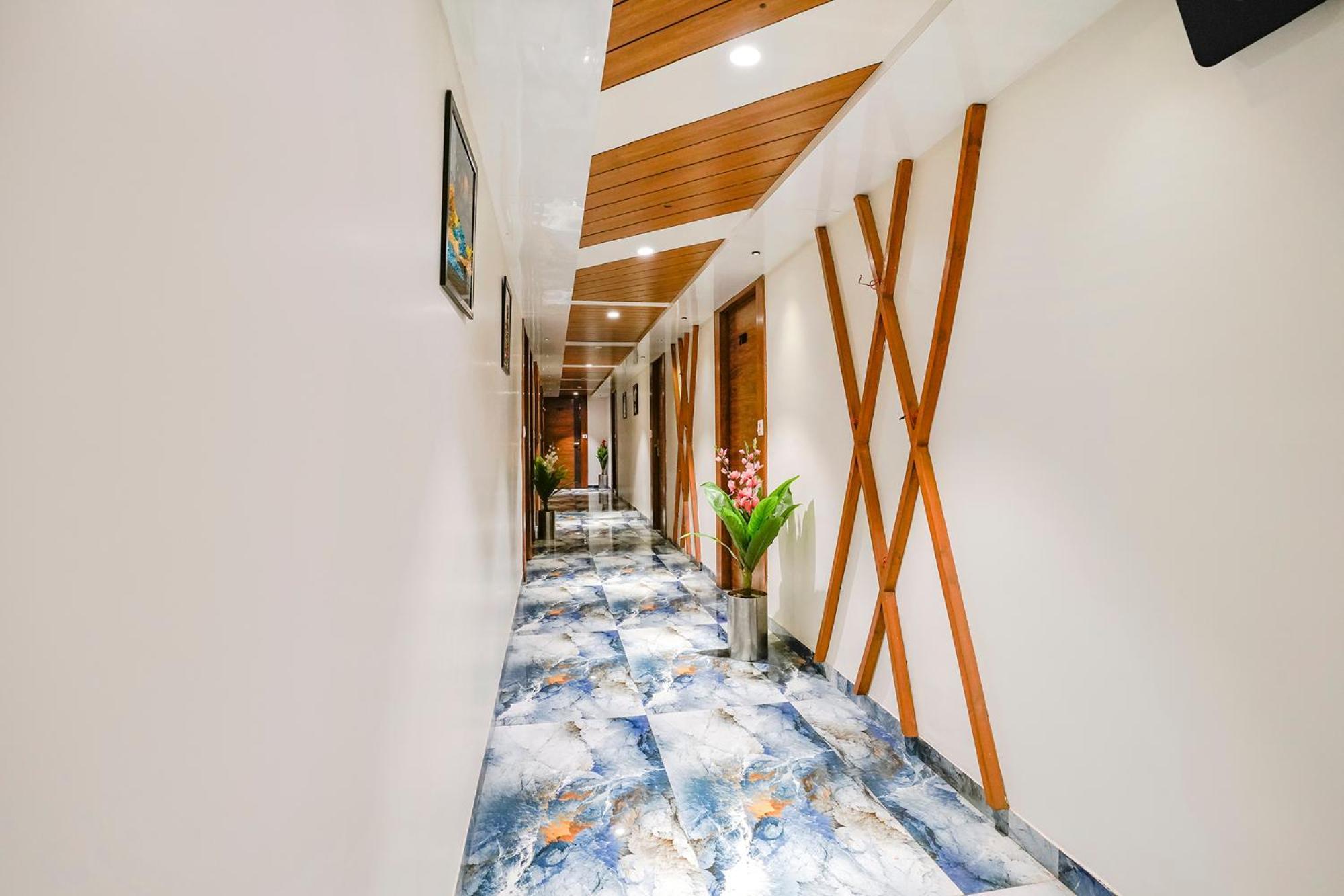 Hotel Fabexpress Royal Bird Ahmedabad