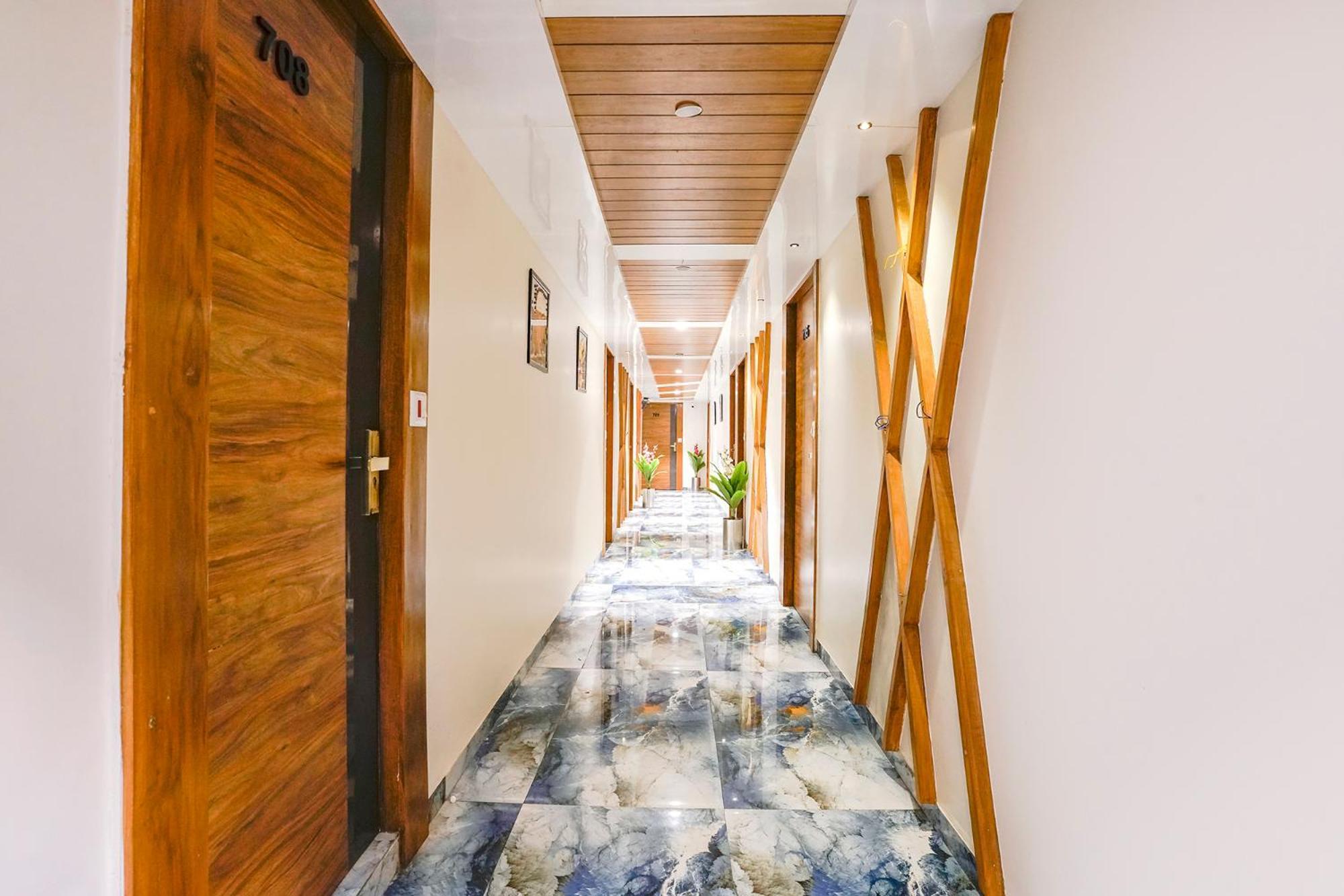 Hotel Fabexpress Royal Bird