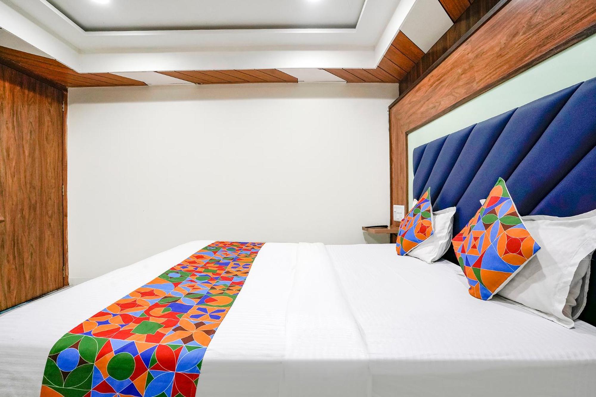 Hotel Fabexpress Royal Bird 3*