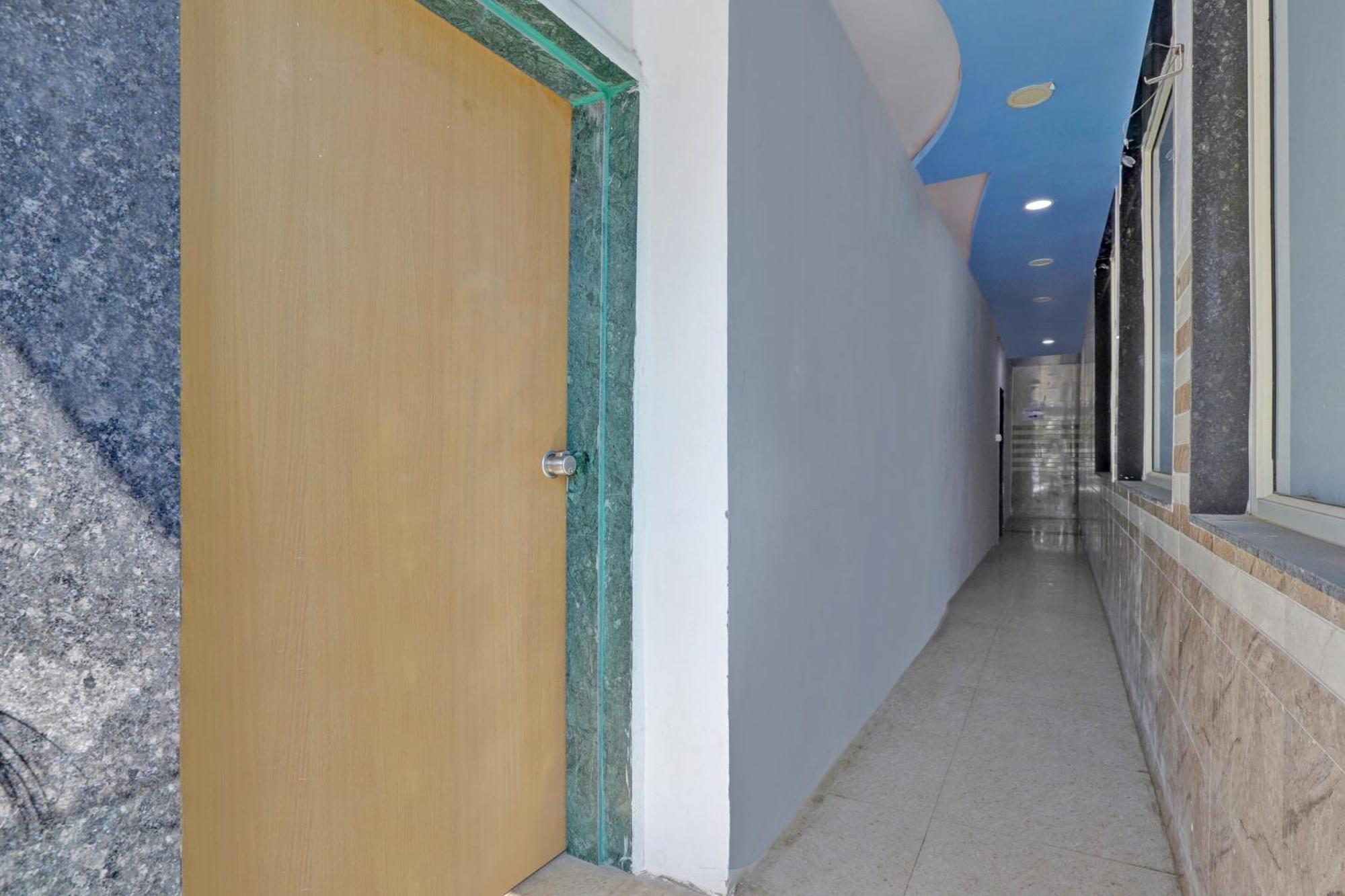 Pop Dk Hotel Ahmedabad