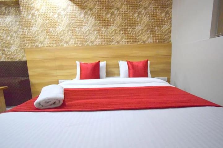 Midnight Hotel