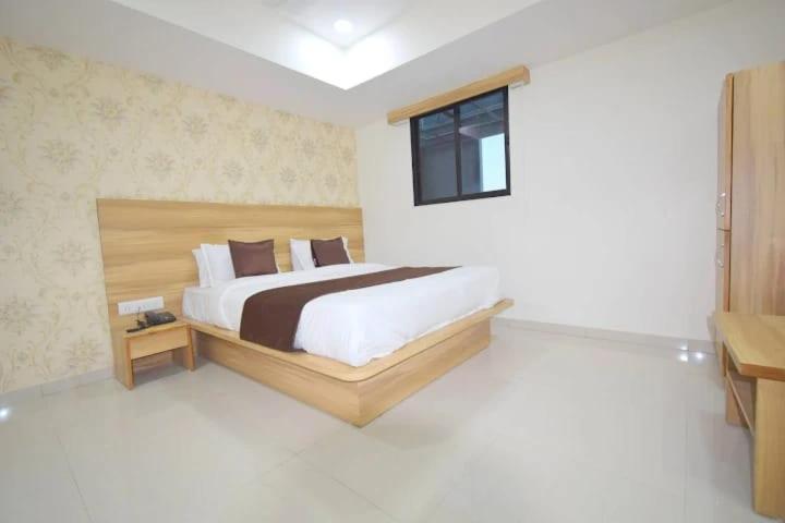 Hotel Midnight Ahmedabad