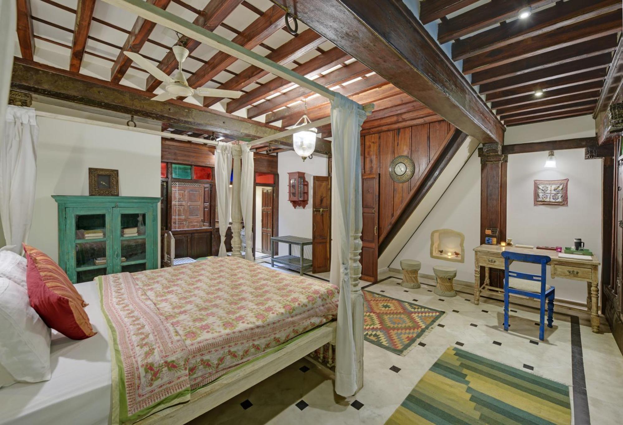 Hotel Dodhia Haveli Ahmedabad