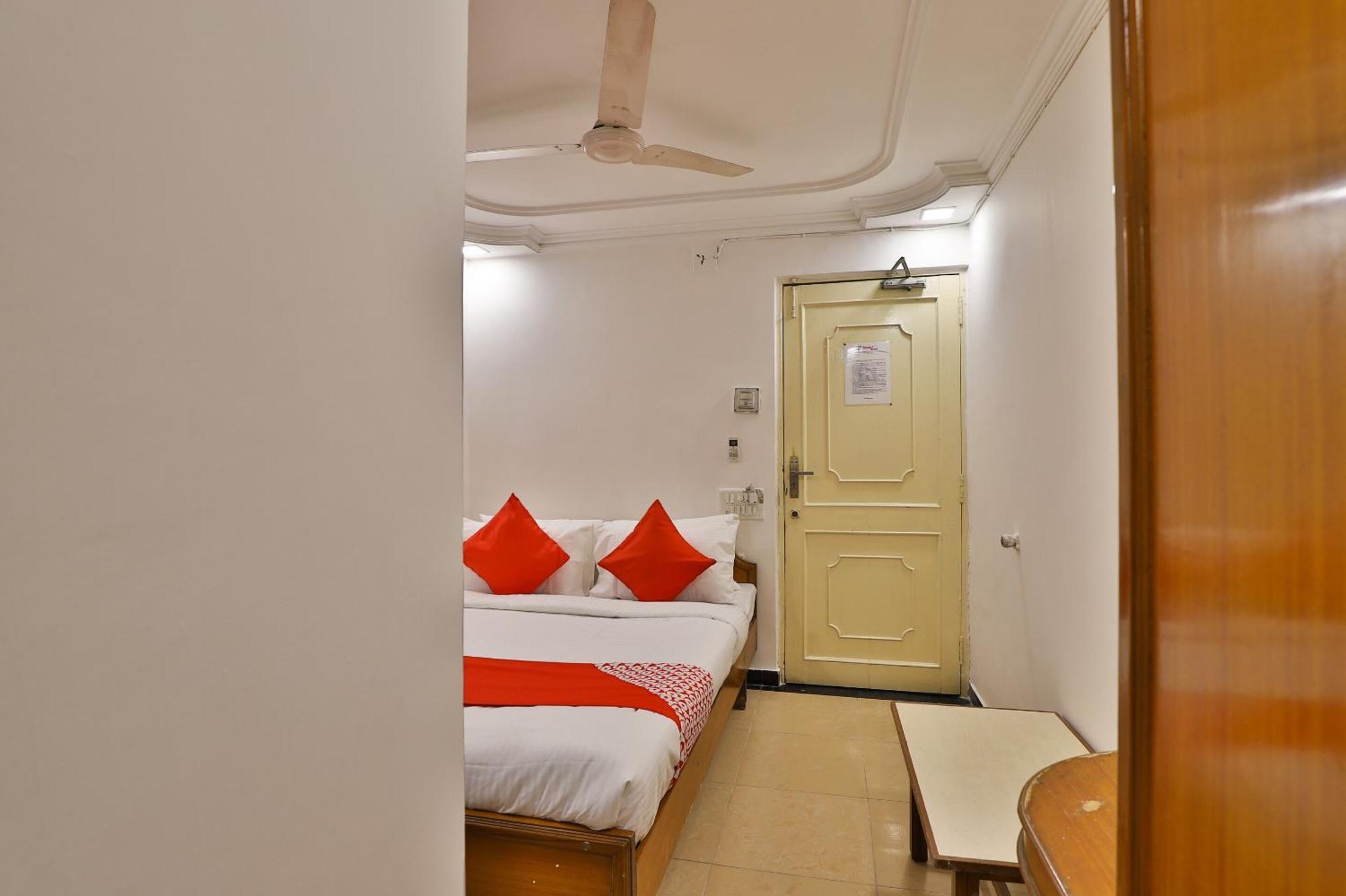 Oyo Flagship Darshan & Restaurant 4*