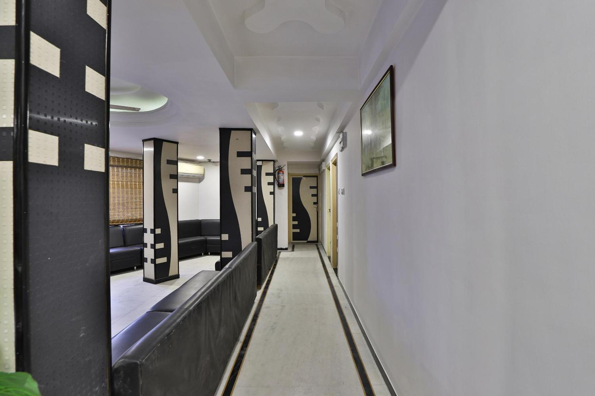 Hotel Oyo Flagship Darshan & Restaurant 4*
