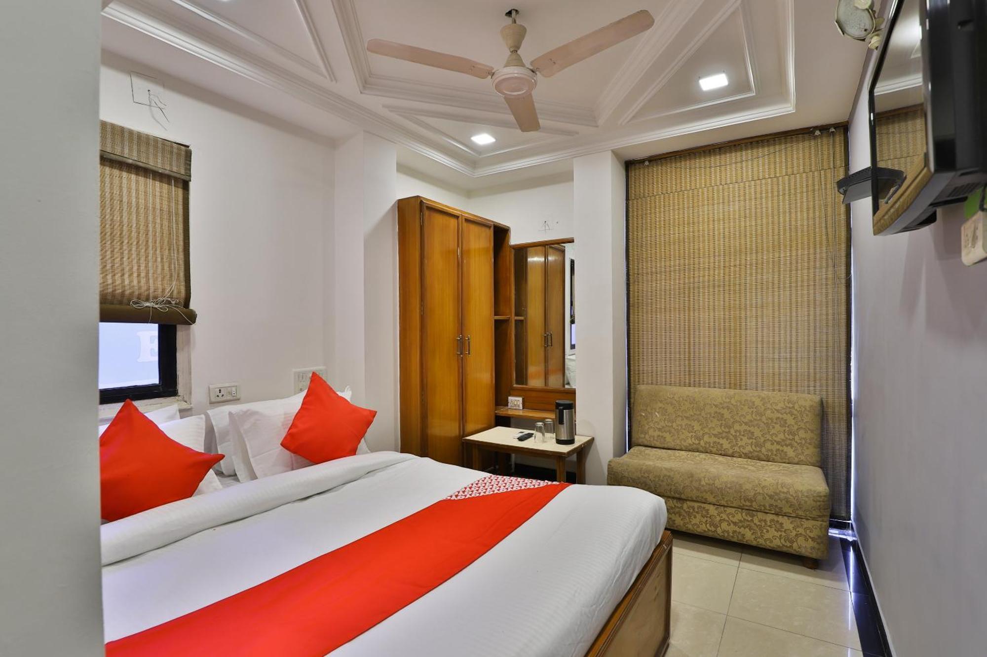 Hotel Oyo Flagship Darshan & Restaurant Ahmedabad