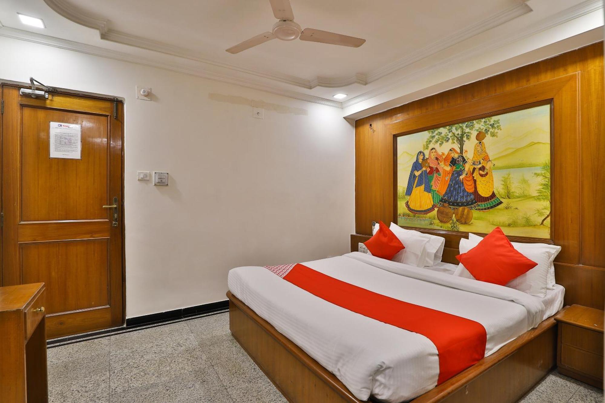 Oyo Flagship Darshan & Restaurant Hotel