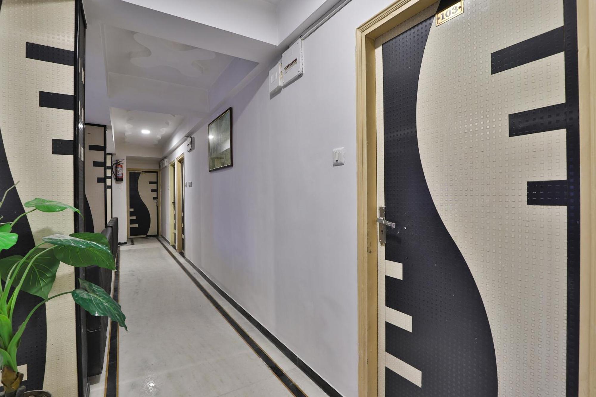 Hotel Oyo Flagship Darshan & Restaurant 4*