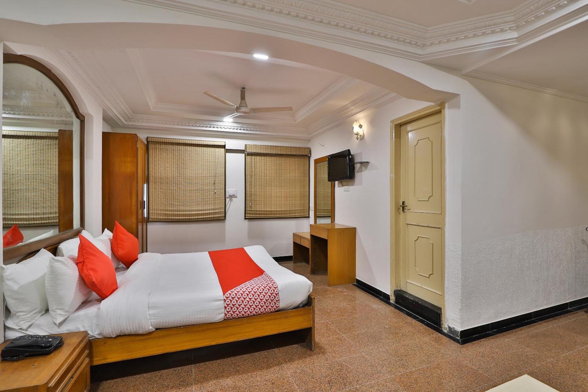 Hotel Oyo Flagship Darshan & Restaurant Ahmedabad