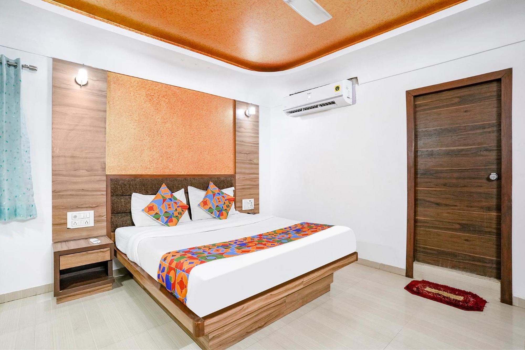 Hotel Fabhotel Ratna Palace 3*