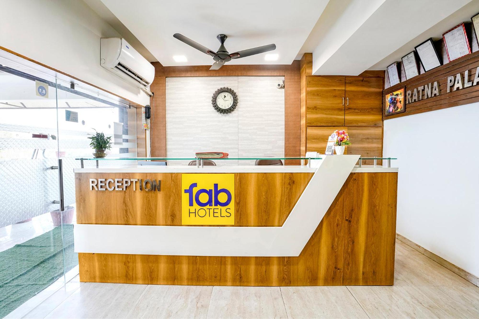 Hotel Fabhotel Ratna Palace 3*