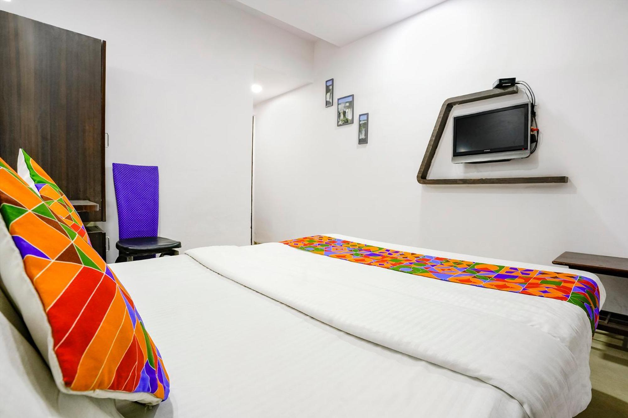 Hotel Fabhotel Santro